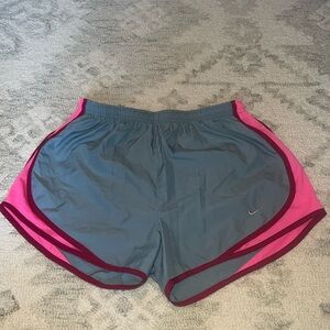 Nike tempo short
